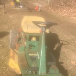 John Deere Lawnmower 