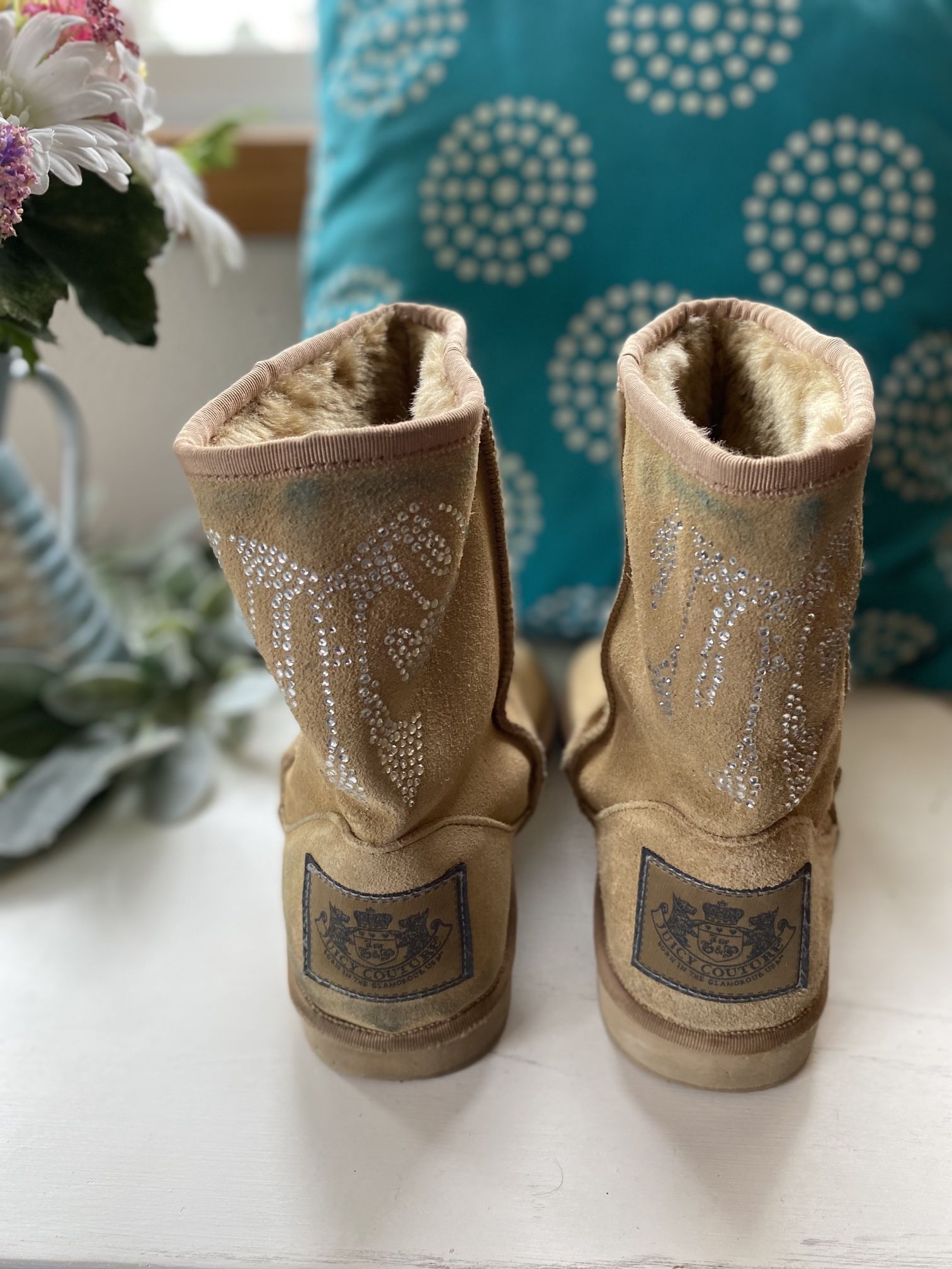 Juicy Couture Short Tan Shearling Boots size 7 Women's