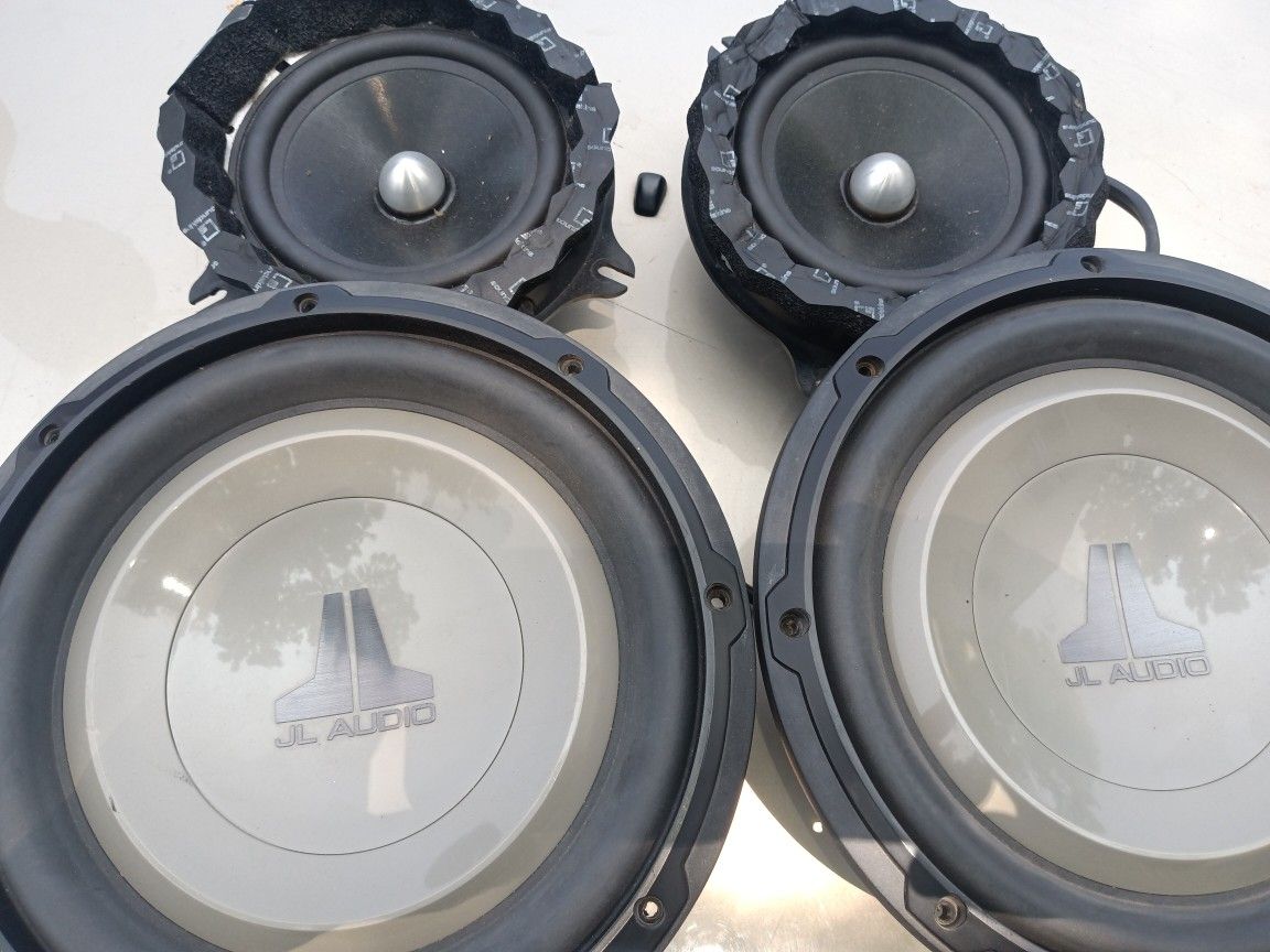 10inch.Hard Hitting JL Audio Subs And 200.watt Skar.Speakers