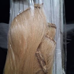 18" Clip in hair Extensions