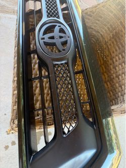 12-15 Toyota Tacoma grill