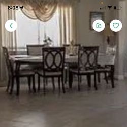 Dining Room Table Very Good Condition