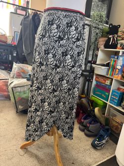 Max Studio XS Black White Floral Maxi Skirt Tulip Hem Boho Resort Wear