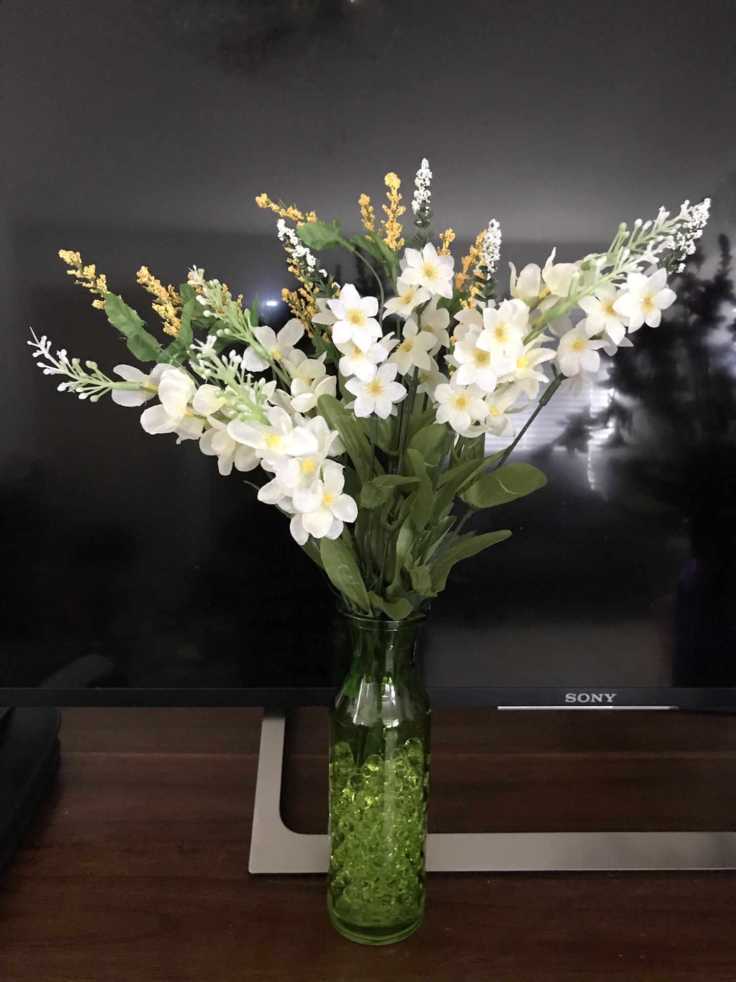 White flower 🌸 Green Vase decors