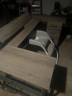 Great computer desk with drawers