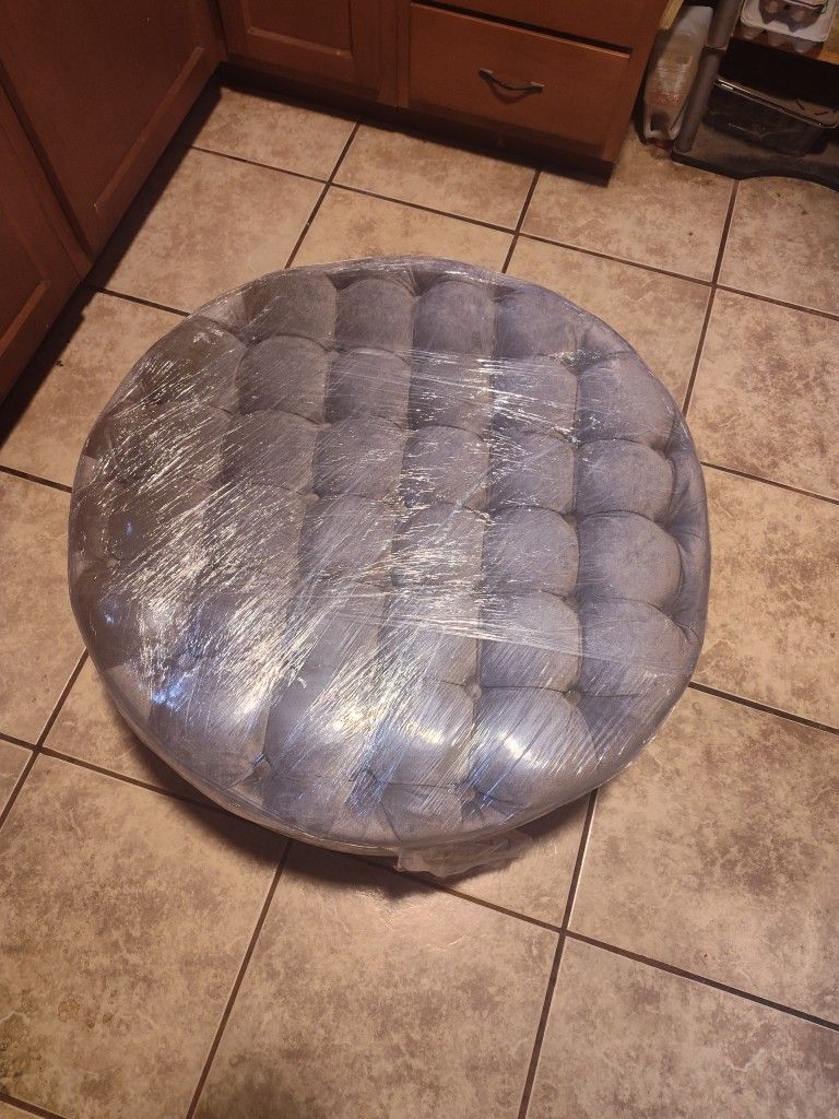 GREY TUFTED ROUND OTTOMAN