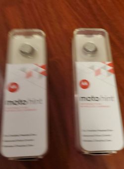 Motorola Moto hint wireless earbud headphone voice control wireless charging case