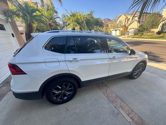 2022 White VW Tiguan SE