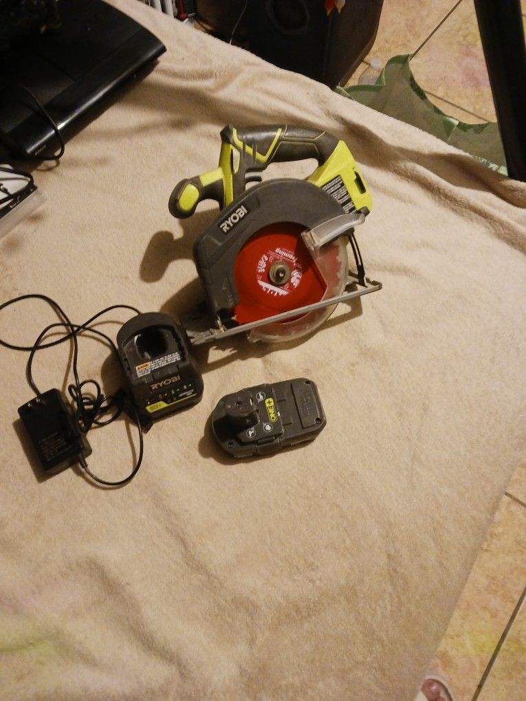 Ryobi 18v Saw  2 Bateries