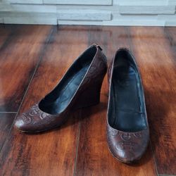 Gucci Vintage GG Embossed Leather Wedge Pumps Brown | EU 36 US 5.5–6