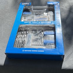 New In The Box Hart 200 Piece Drill and Drive Set !$25.00