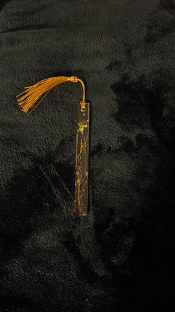 Resin bookmark with pretty dried flowers