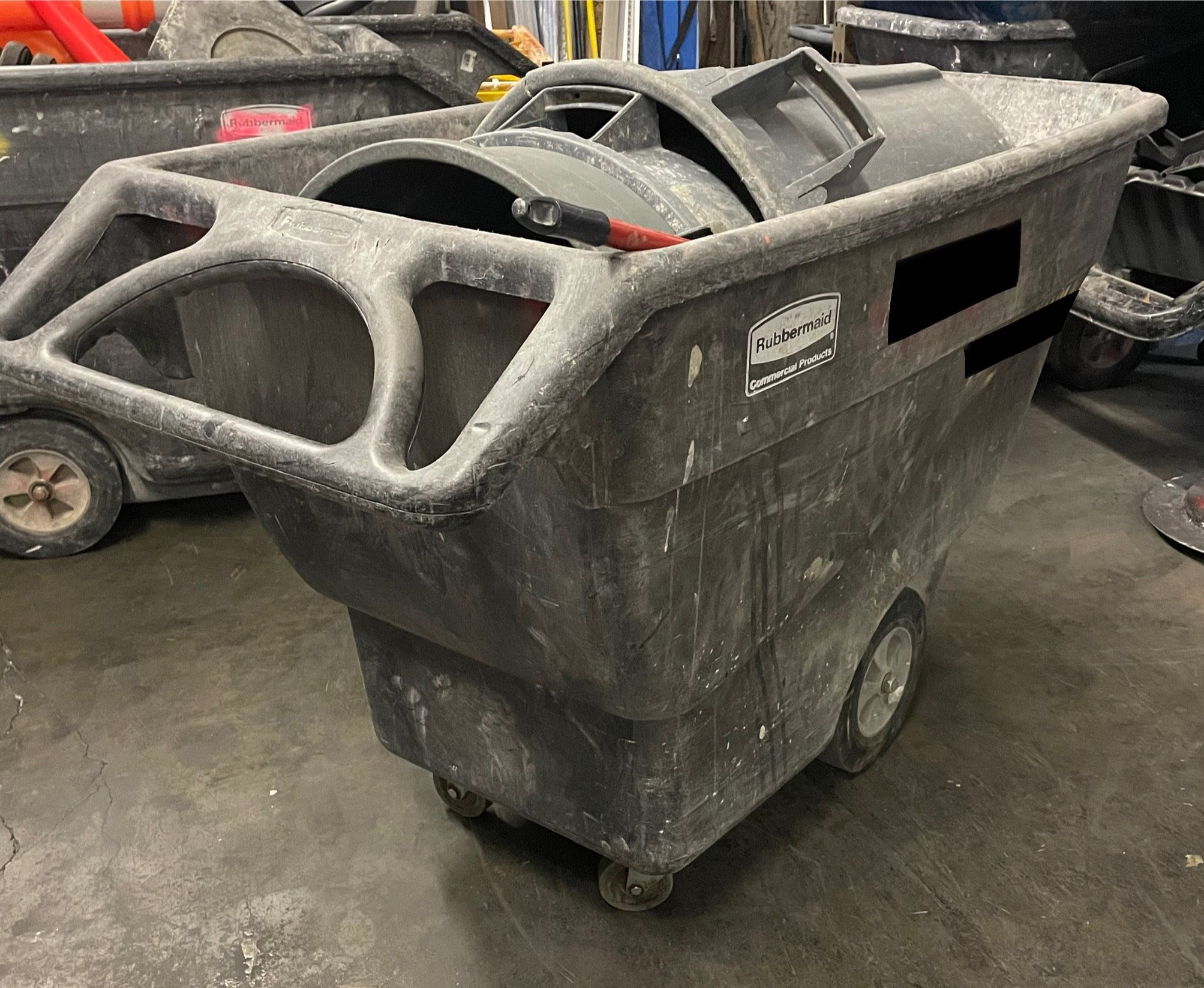 Rubbermaid Utility Tilt Truck