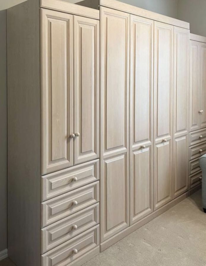 Murphy Bed On Pristine Condition