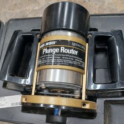 Black & Decker Plunge Router 