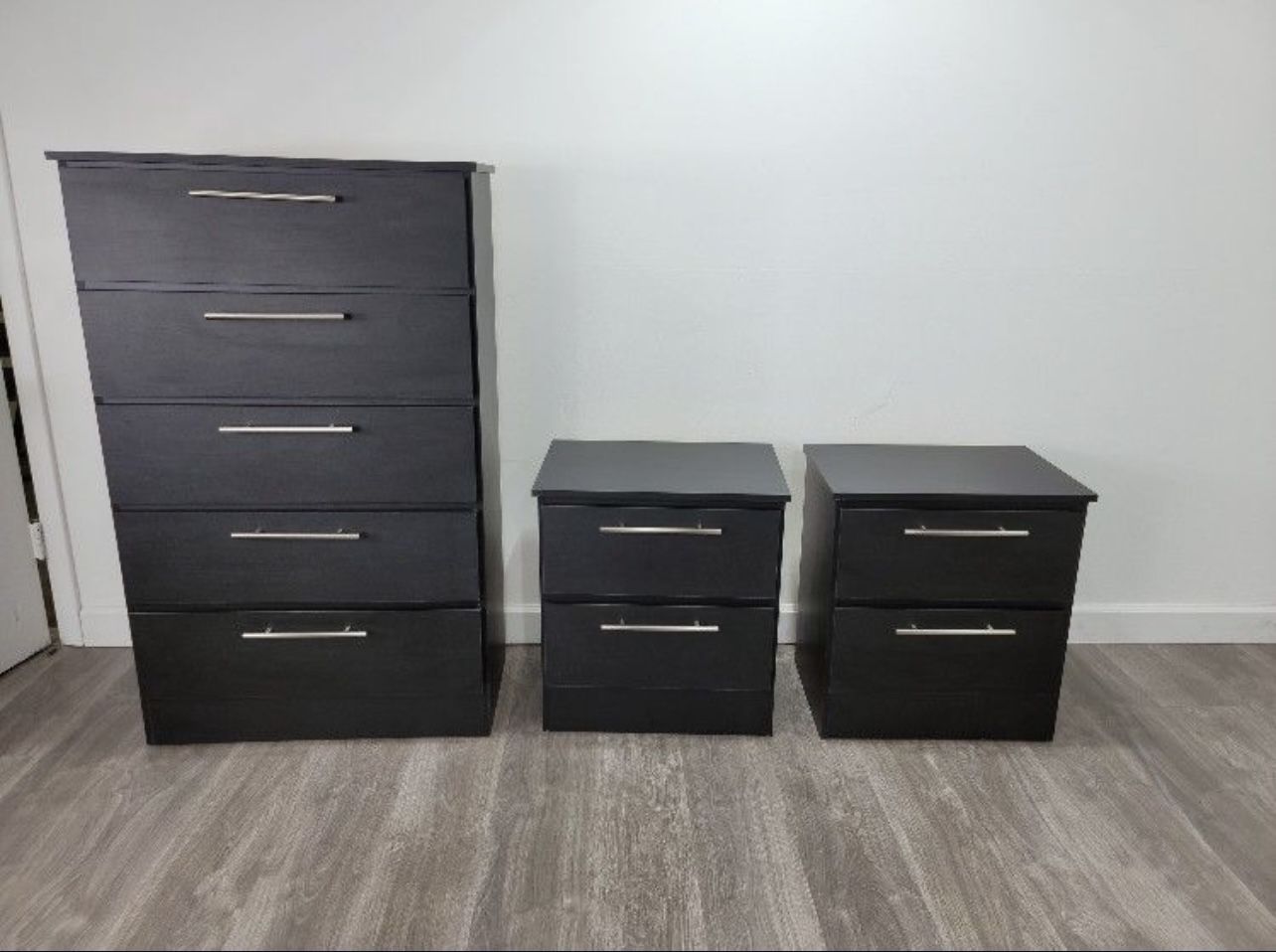 Chest And 2 Nightstands - Gavetero Y 2 Mesitas De Noche