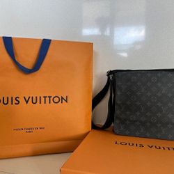 Louis Vuitton Messenger Bag 