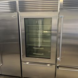 SUB ZERO 36”WIDE GLASS VIEW BOTTOM FREEZER REFRIGERATOR