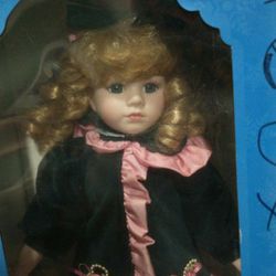 4 Vintage Porcelain Collection Dolls Set: Antique Dolls Includes All Boxes (Dolls Never Used)