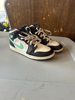 (Used) Air Jordan 1 Mid SE Mint Green’s