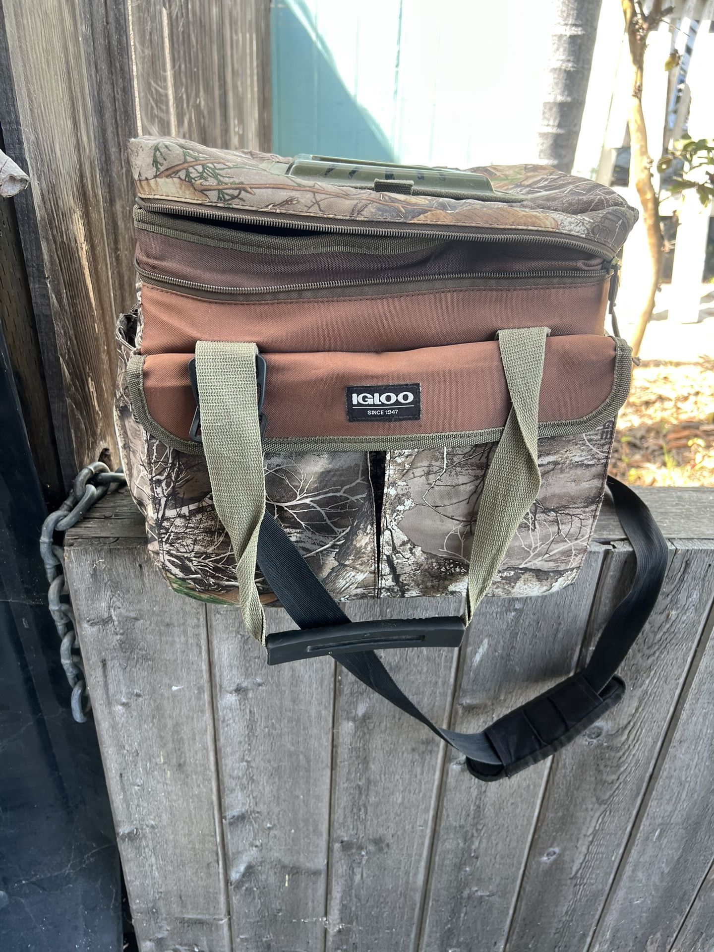 Igloo soft cooler