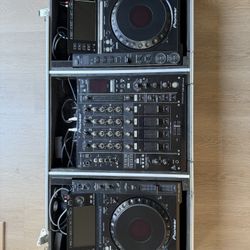 CDJ-2000s & DJM-900 NEXUS