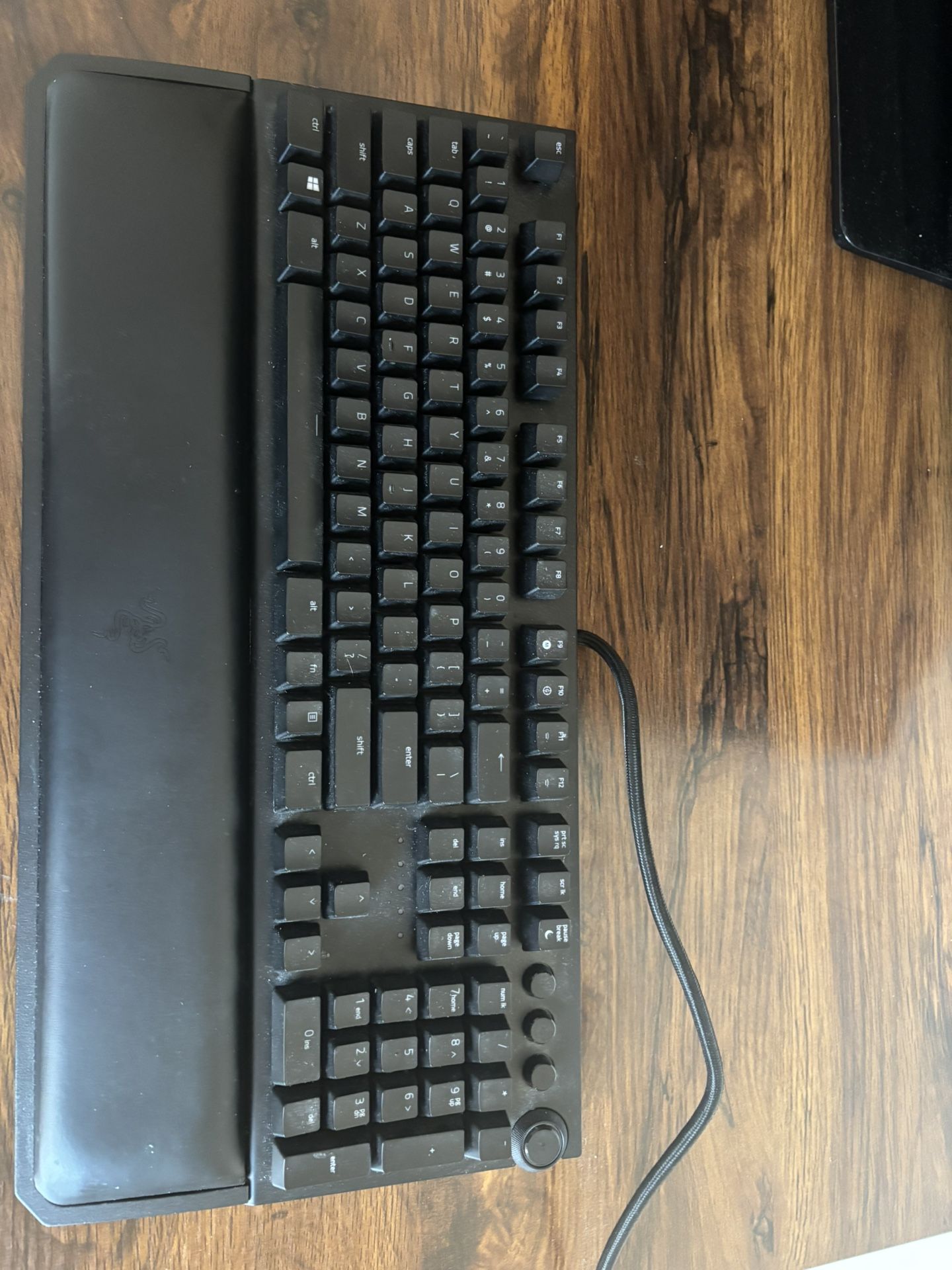 Mouse-Keyboard-Chair-Speakers