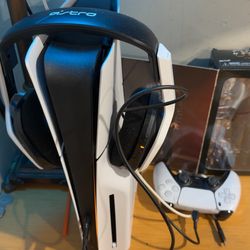 New gen ps5 with headset and 2 controllers