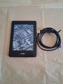 Kendall e-reader with USB cable
