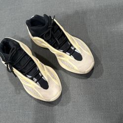 Adidas Yeezy 700 V3