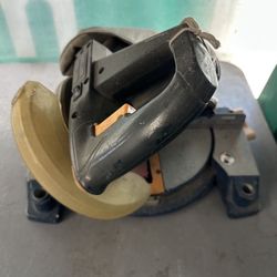 Ryobi 9 AMP Corded 7-1/4 in Compound Miter Saw Model TS1141L