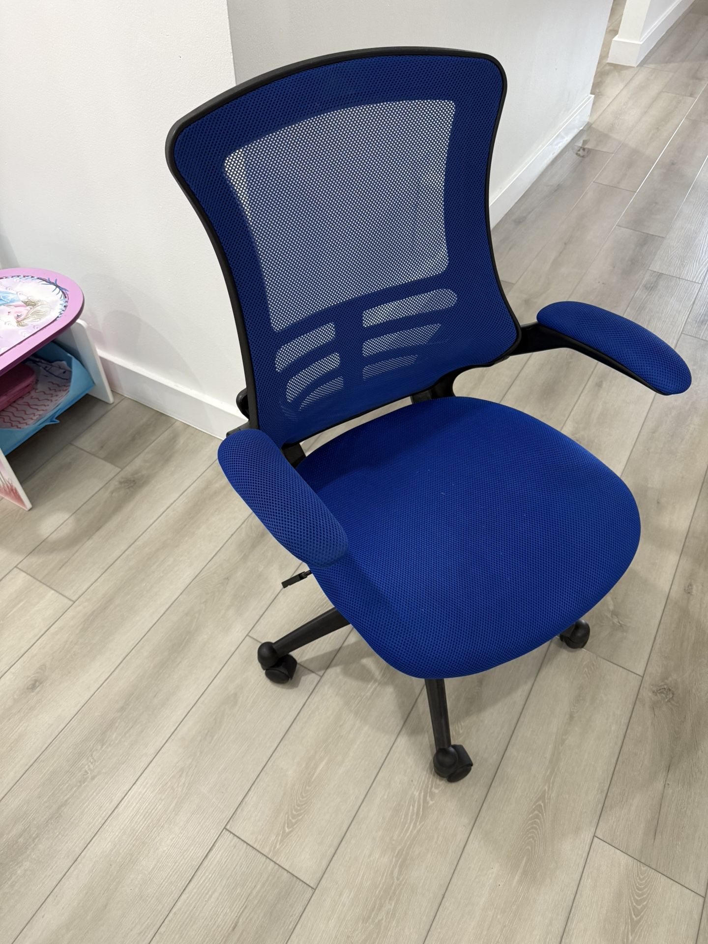 Blue Mesh Ergonomic Office Chair – Adjustable & Comfortable