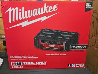 2950-20 Milwaukee M18

PACKOUT Radio &

Charger