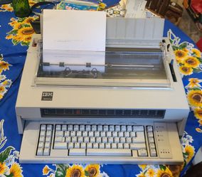 IBM 5  professional electronic typewriter wheelwriter