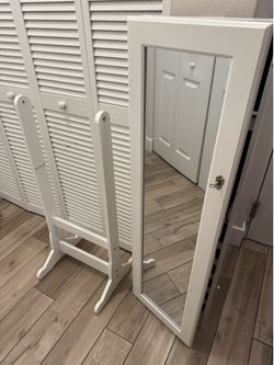 Jewelry cabinet