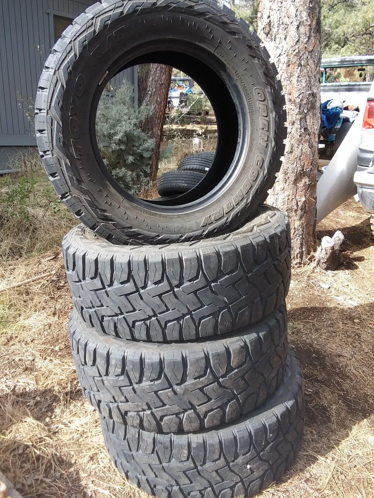 Tires 285-60-18R Toyo Open Country