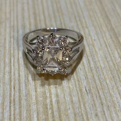 Silver Tone Ring With Sparkly Rhinestone Size 9