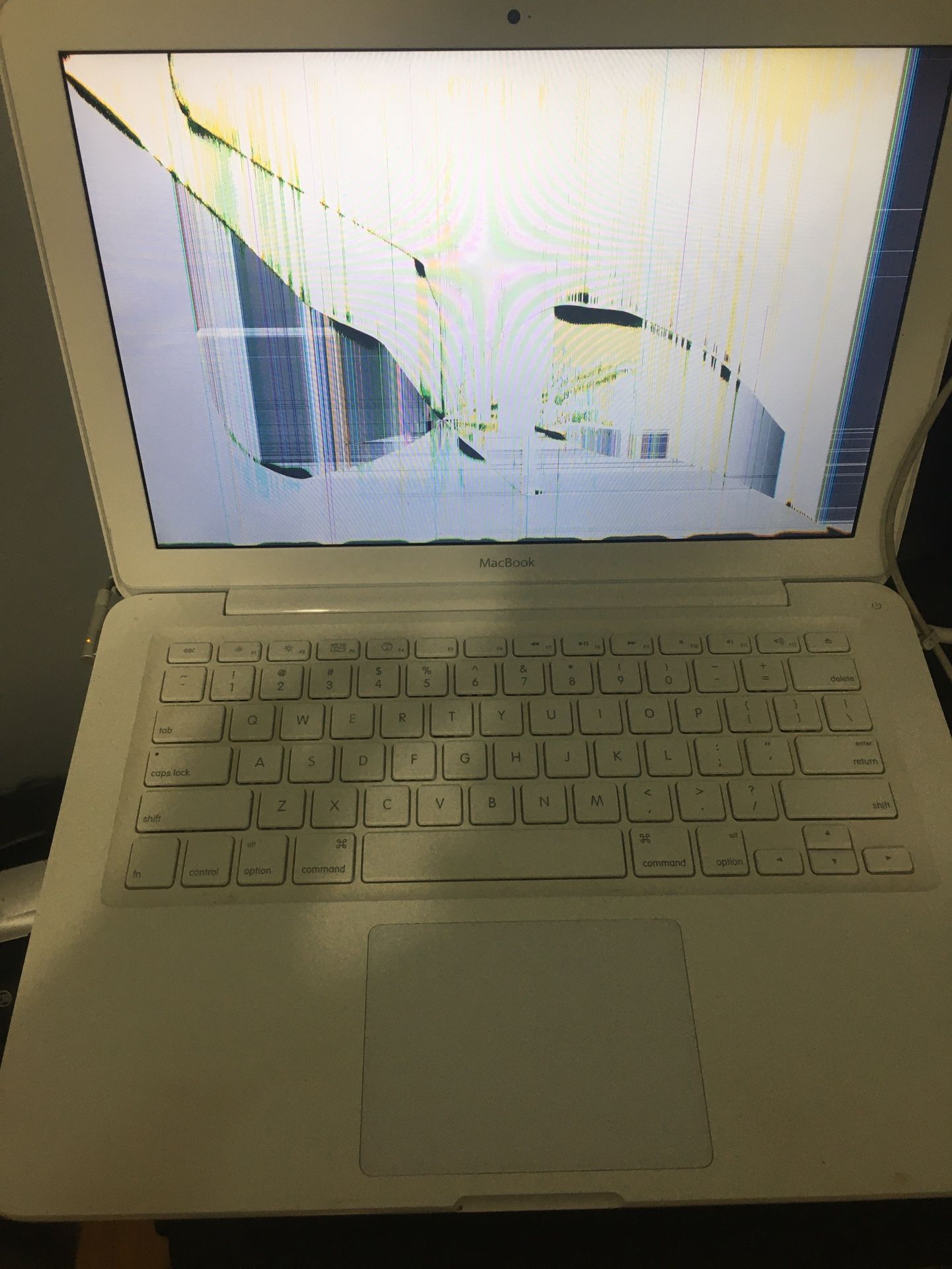13inch white mcbook parts only. Broken screen, It used to be a good condition until my son step on it