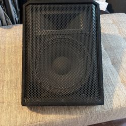 Behringer P1220F Eurolive PA
