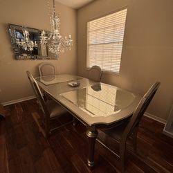 Elegant dining Table