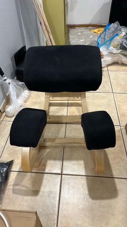 Ergonomic Wooden Kneeling Chair – Excellent Condition