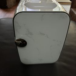 Intertek 4L Portable Mini Fridge Hot and Cold