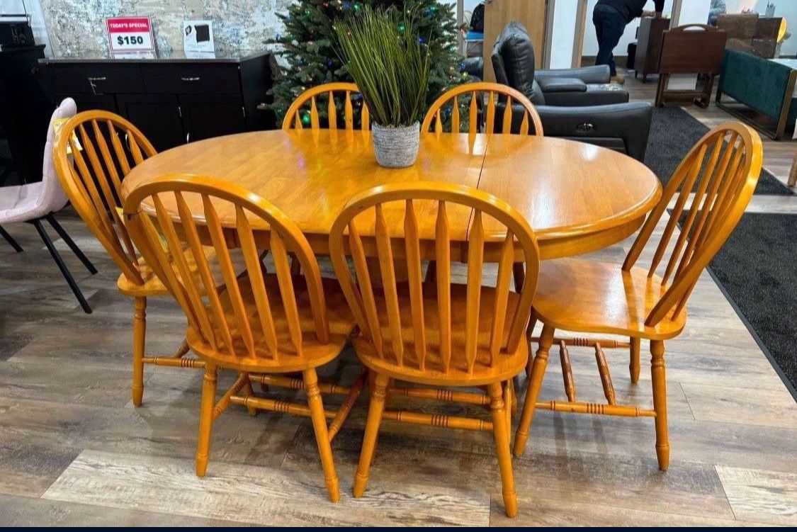 New Oval into Round Dining Or Kitchen Table Set with Extendable Leaf