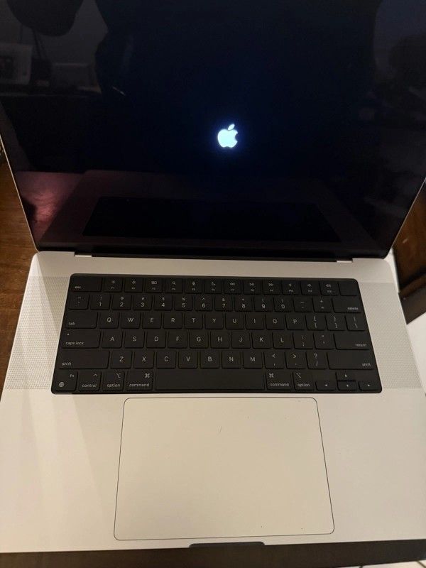 Apple MacBook Pro 16 2023 M2 Max 12-Core CPU 38-Core GPU 96GB 8TB Silver