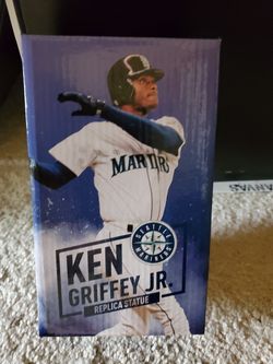 Ken Griffey replica statue