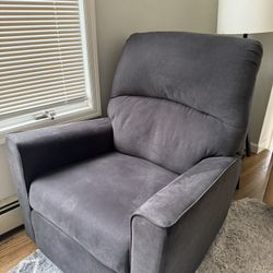 [Raymour & Flanigan] Reclining Chair