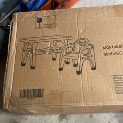 Una  Meza De Niña Nueva En Su Caja 
