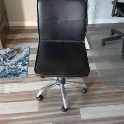 Like New Desk Chair