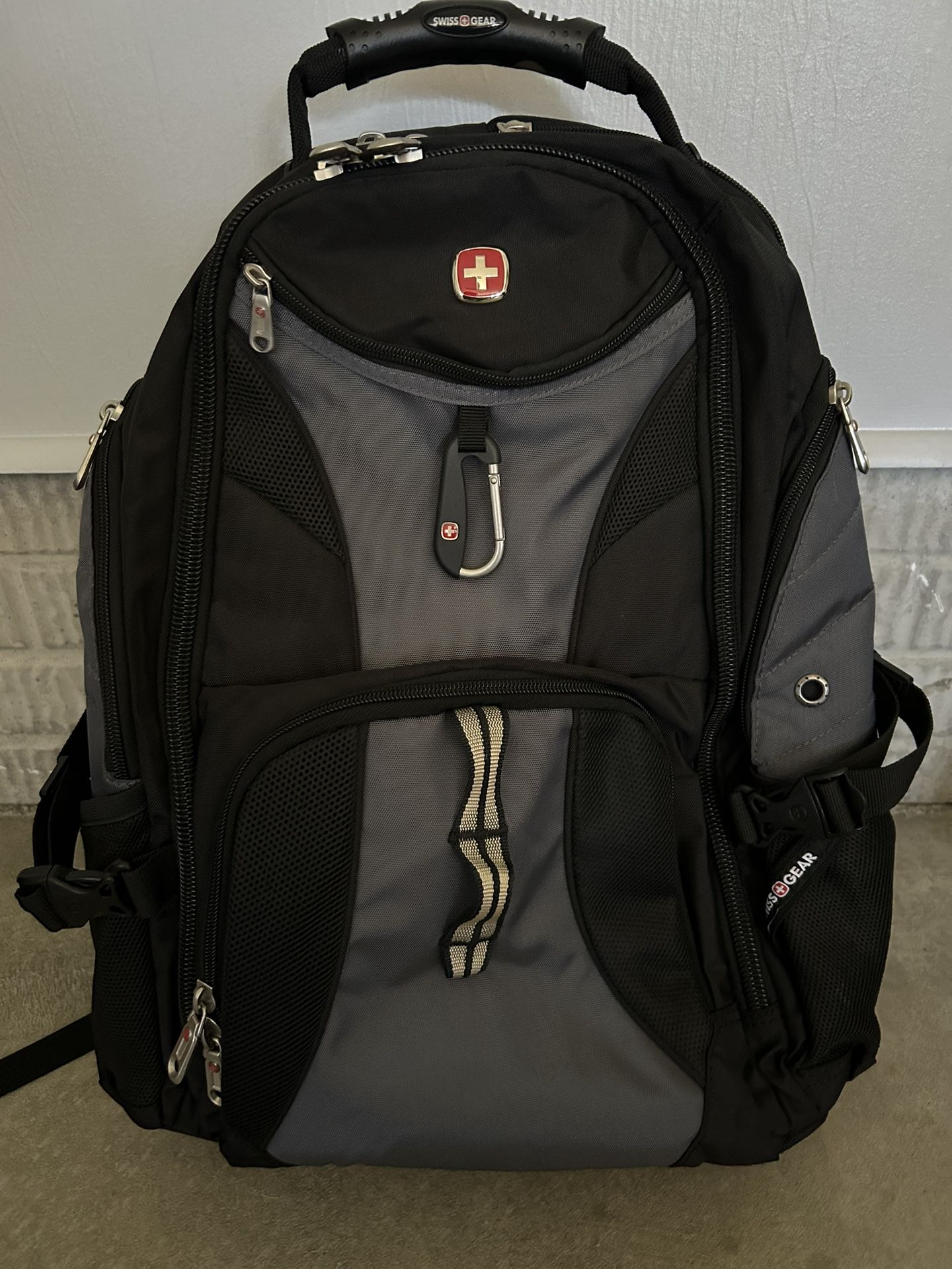 SwissGear 1900 Scansmart TSA 17 Inch Laptop Backpack, Gray/Black