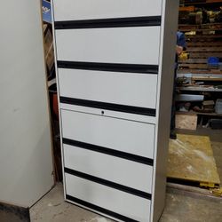 Lateral Style Shelf With Doors